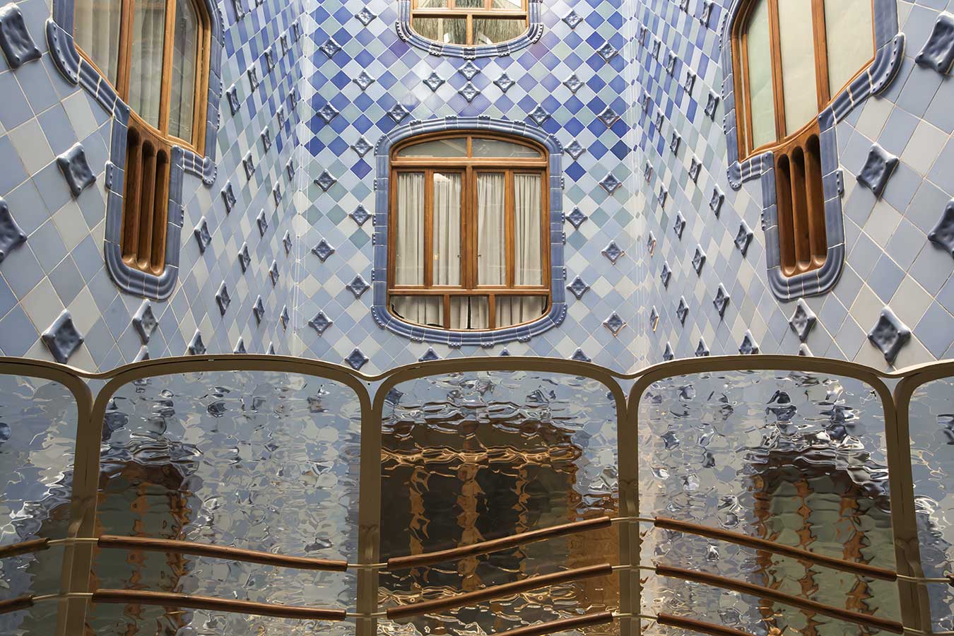 Casa Batlló by Antoni Gaudí