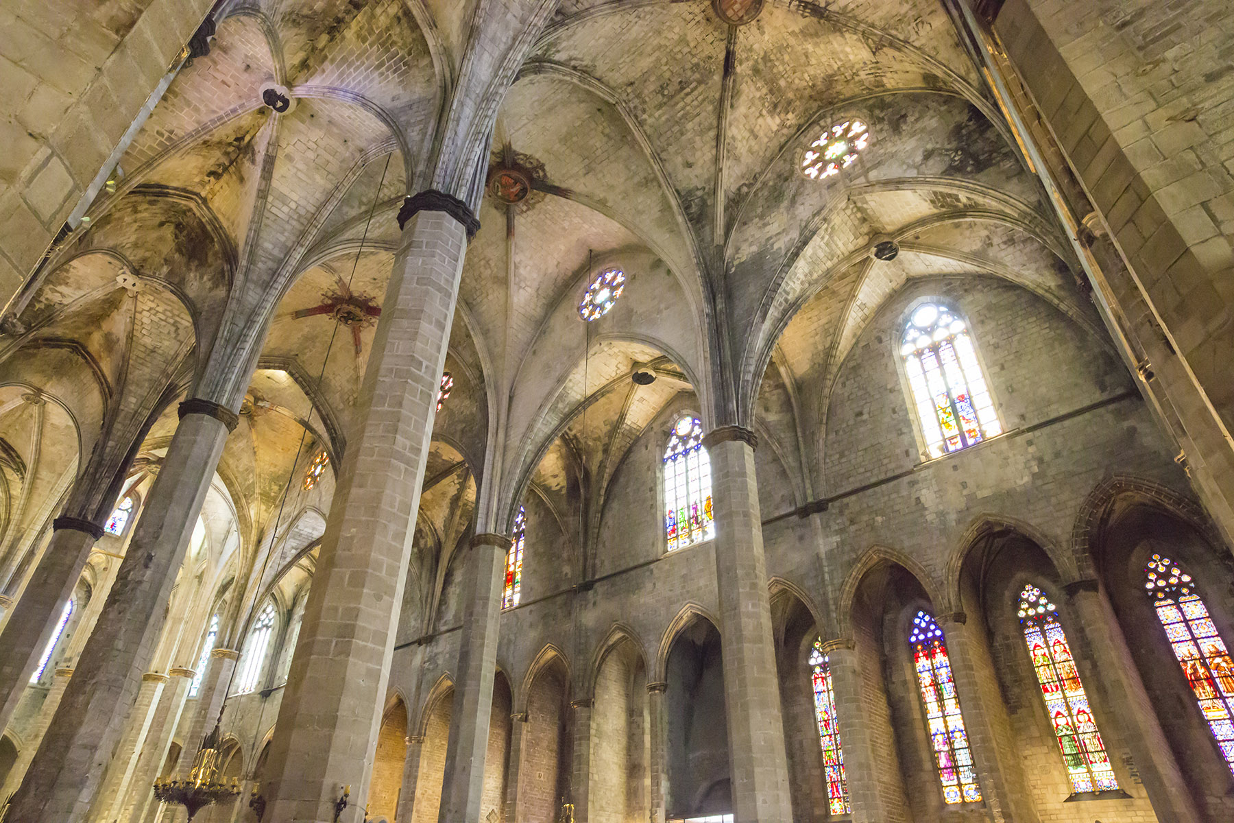 Havets Katedral søjler i kirken