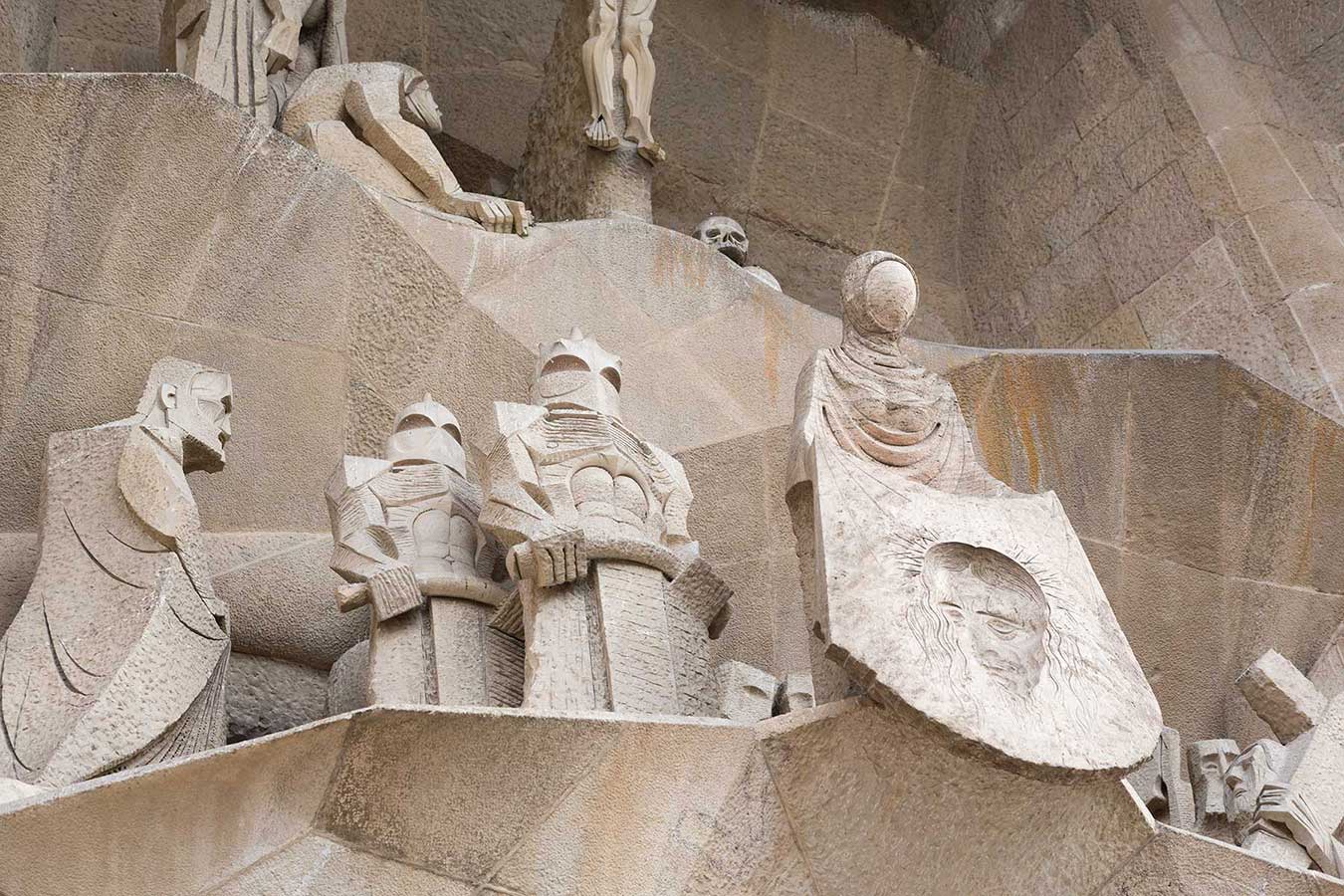 Sagrada Familia: Veronica and Roman soldiers with ressemblance of stormtroppers, Star Wars