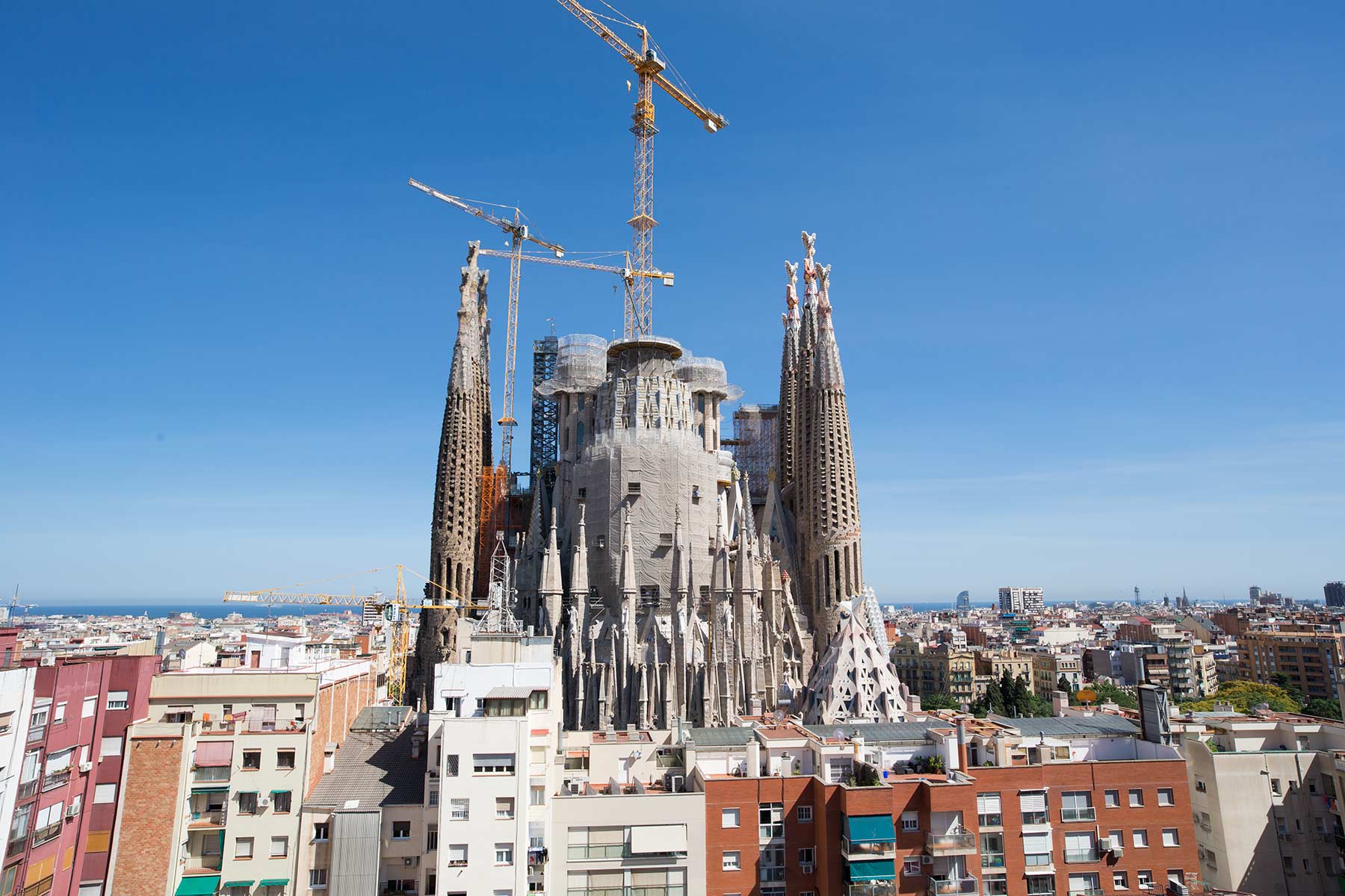 Sagrada Familia terrado y luz