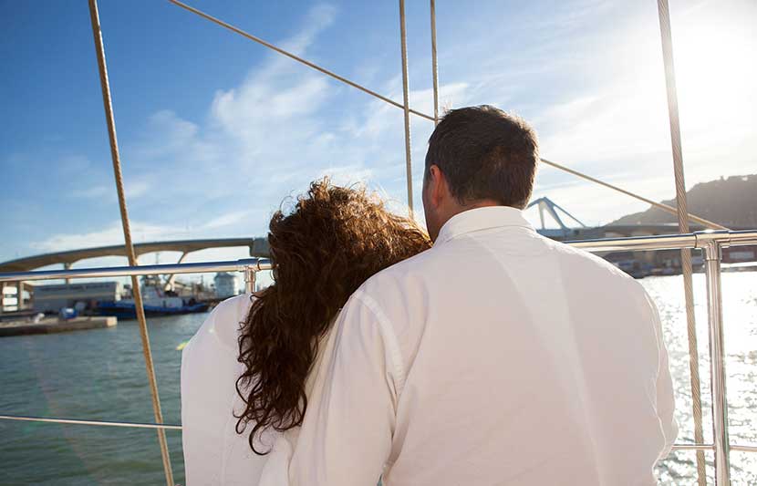 Sailing tour for groups in Barcelona