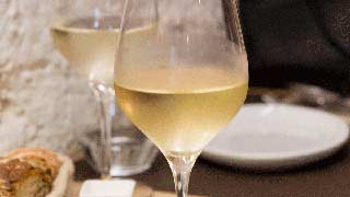 Weinverkostung und olivenöl
